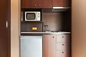 Hotel Ginosi Basics Centric Apartel Castelldefels