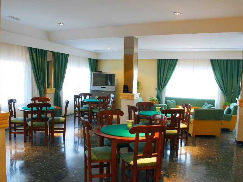 Roc Oberoy - Adults Only 4*