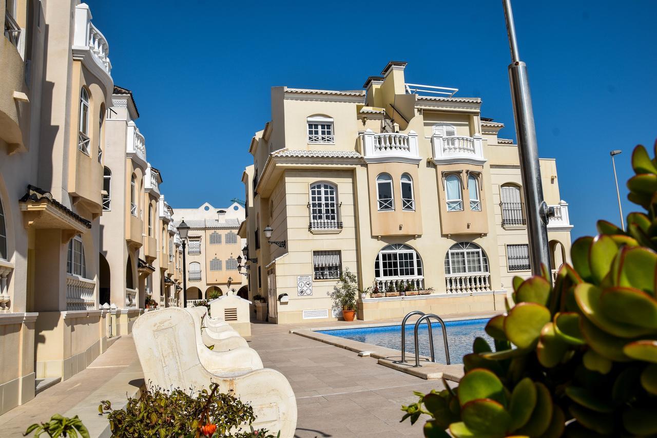 2-bedroom In 1 Minute Walk To The Beach