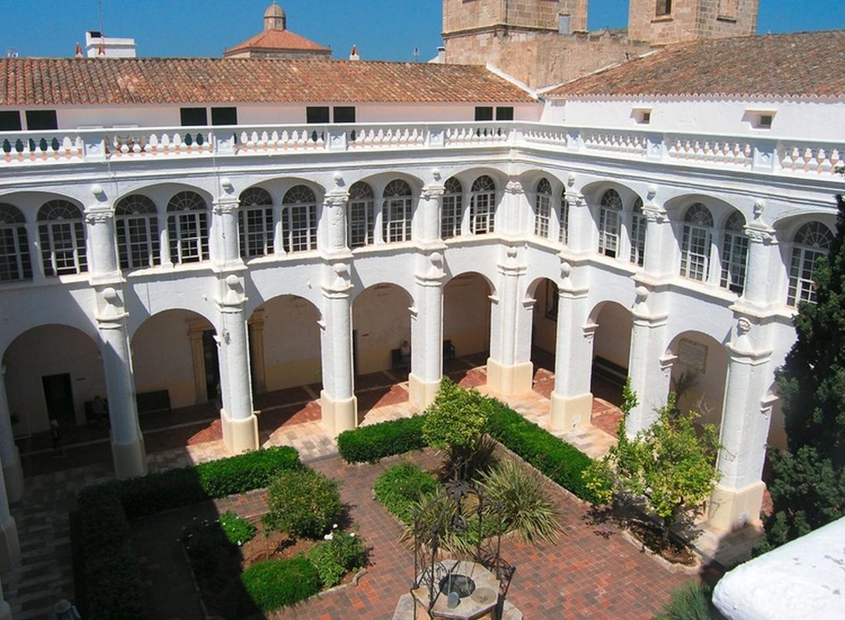Grupoandria El Claustre De Ciutadella - Hospederia Hostal *