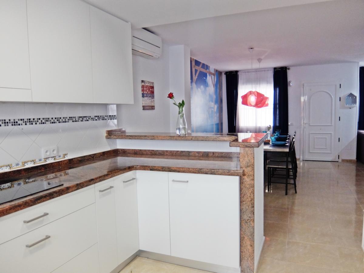Familiar Junto A La Playa De San Fernando -
