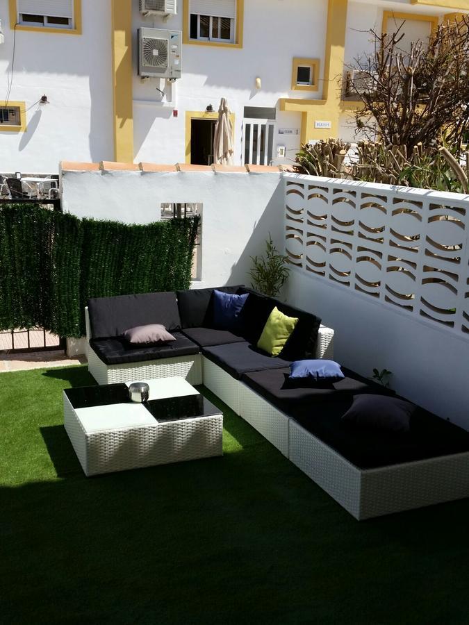 Familiar Junto A La Playa De San Fernando -