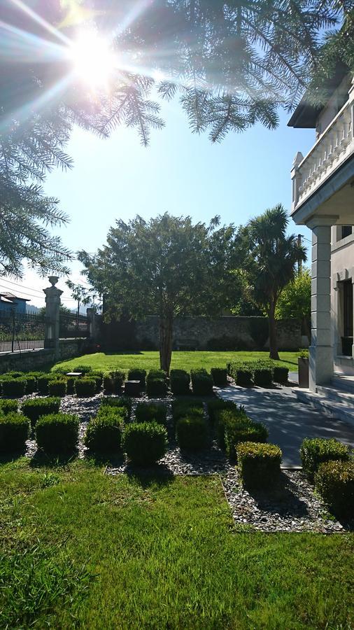 Marrón Hotel Navès