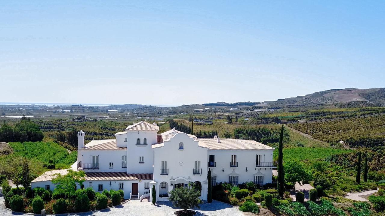 B Bou Cortijo Bravo 4* Vélez