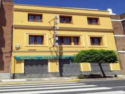 Los Robles Hotel *