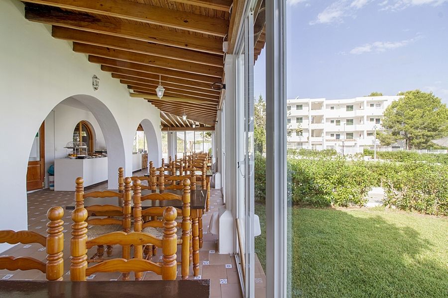 Camelina Apartahotel