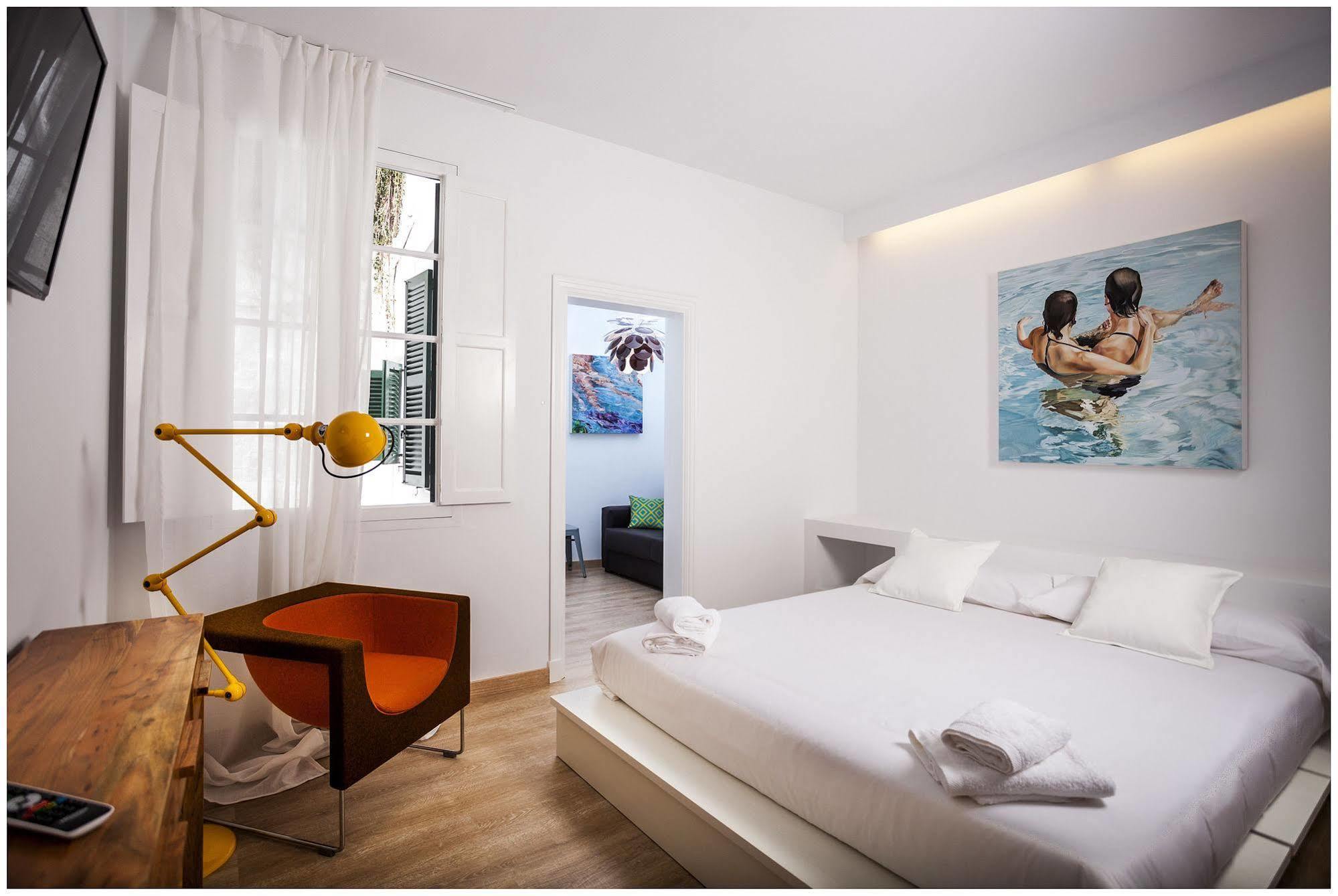 Cheap & Chic 3*