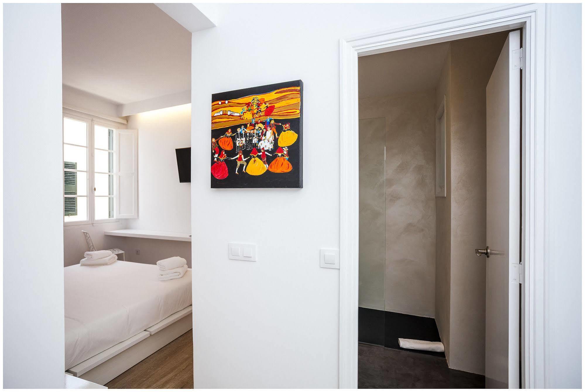 Hotel Cheap & Chic