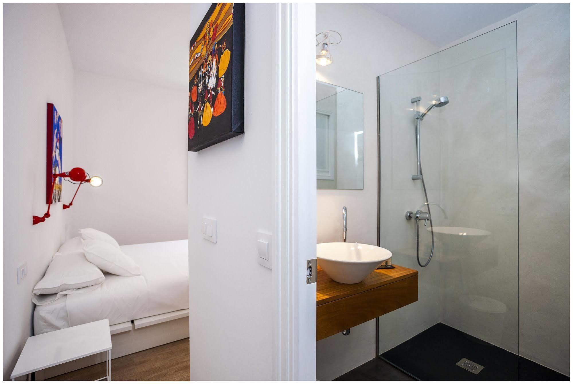 Hotel Cheap & Chic