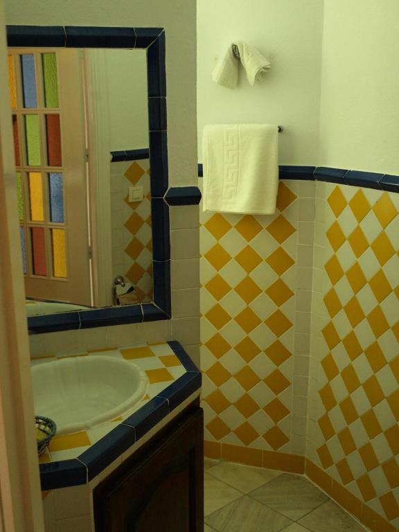 La Casa Amarilla Hotel