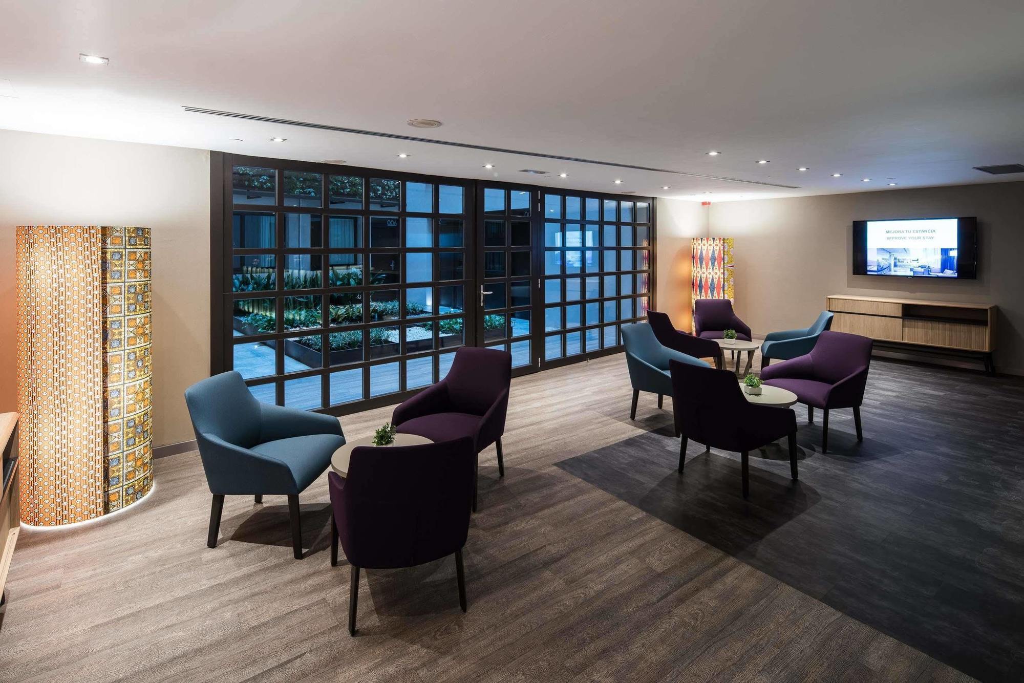 Catalonia Avinyo Hotel 3*