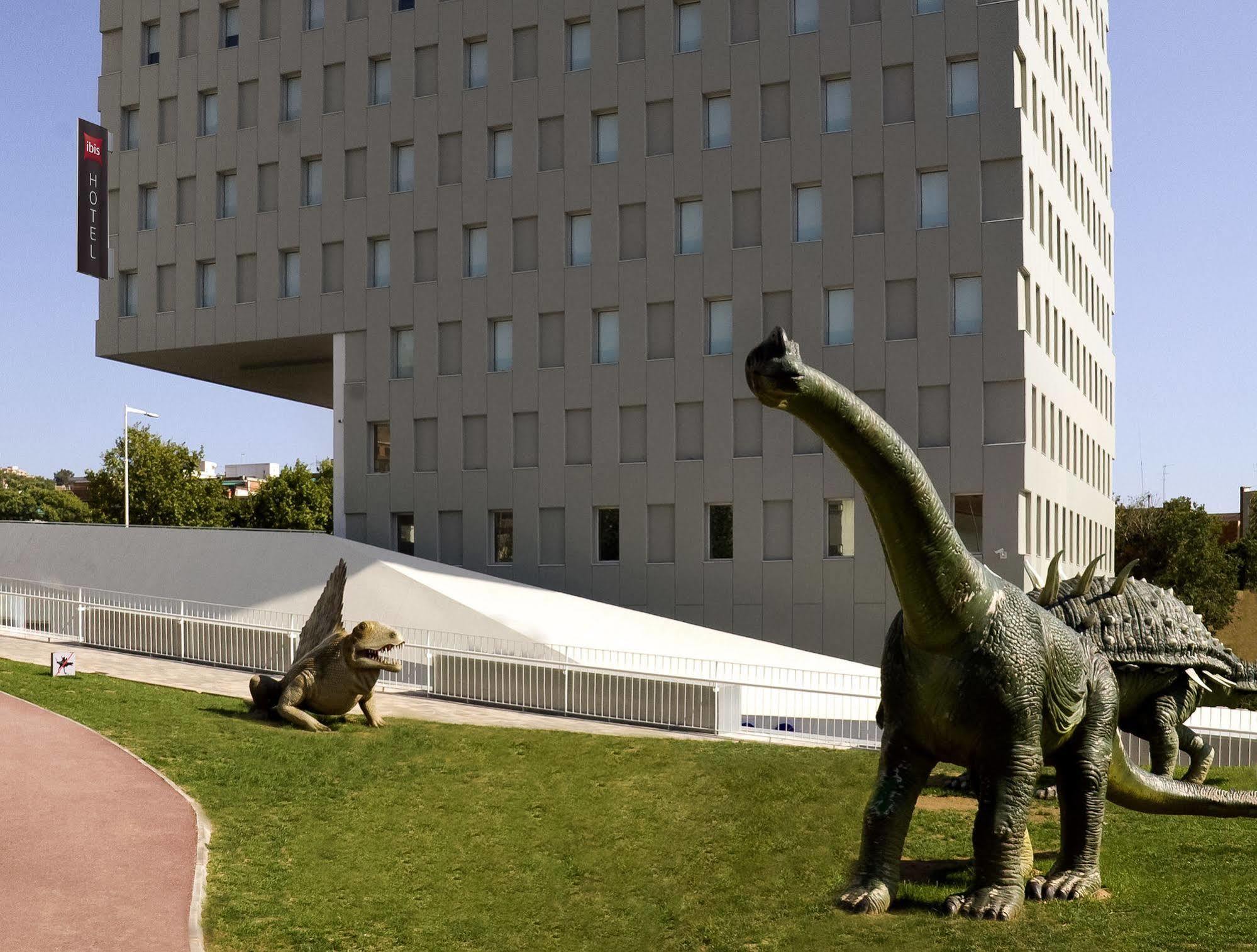 Ibis Barcelona Santa Coloma Hotel 2*