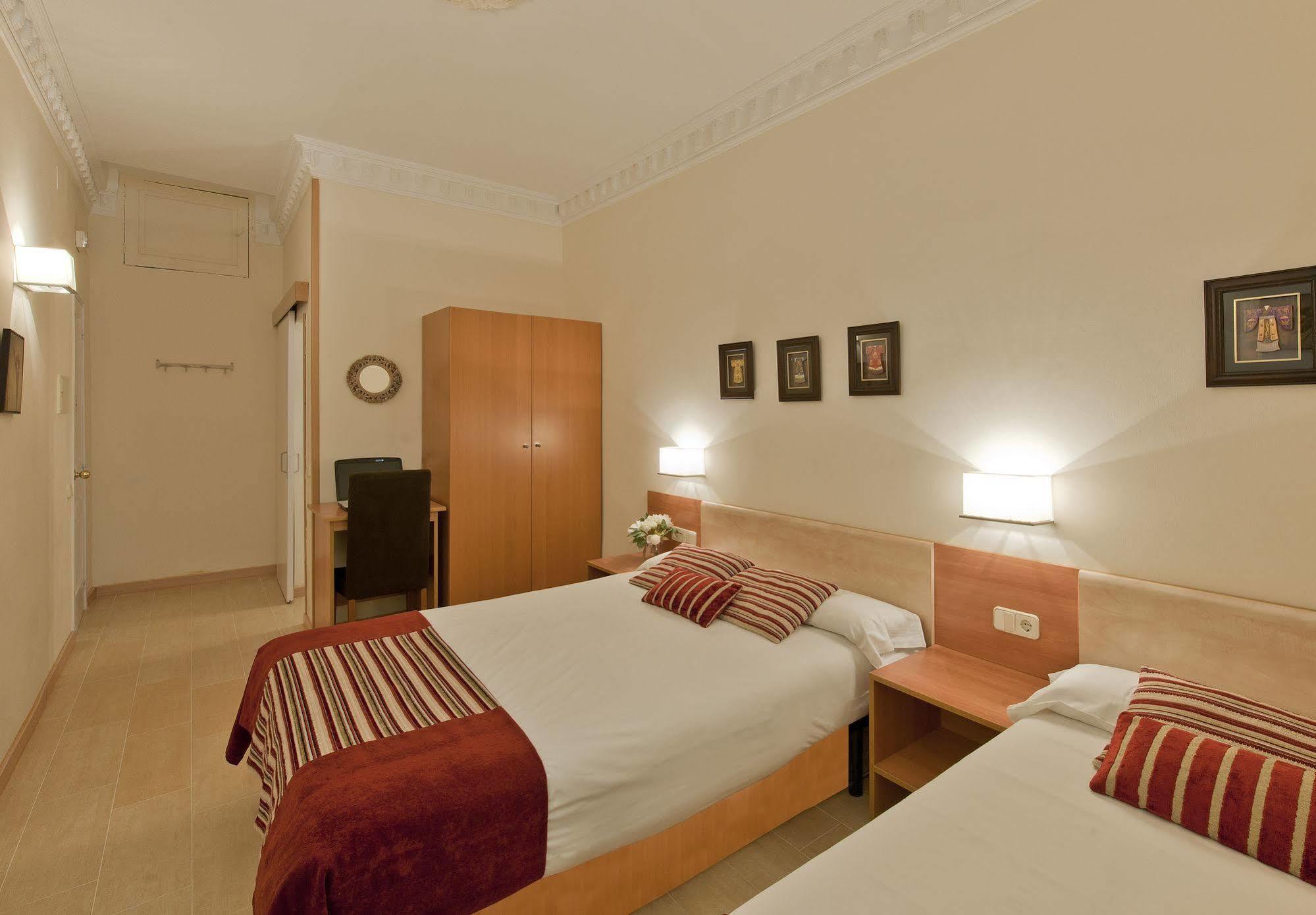 Guest house Hostal Central Barcelona 2*