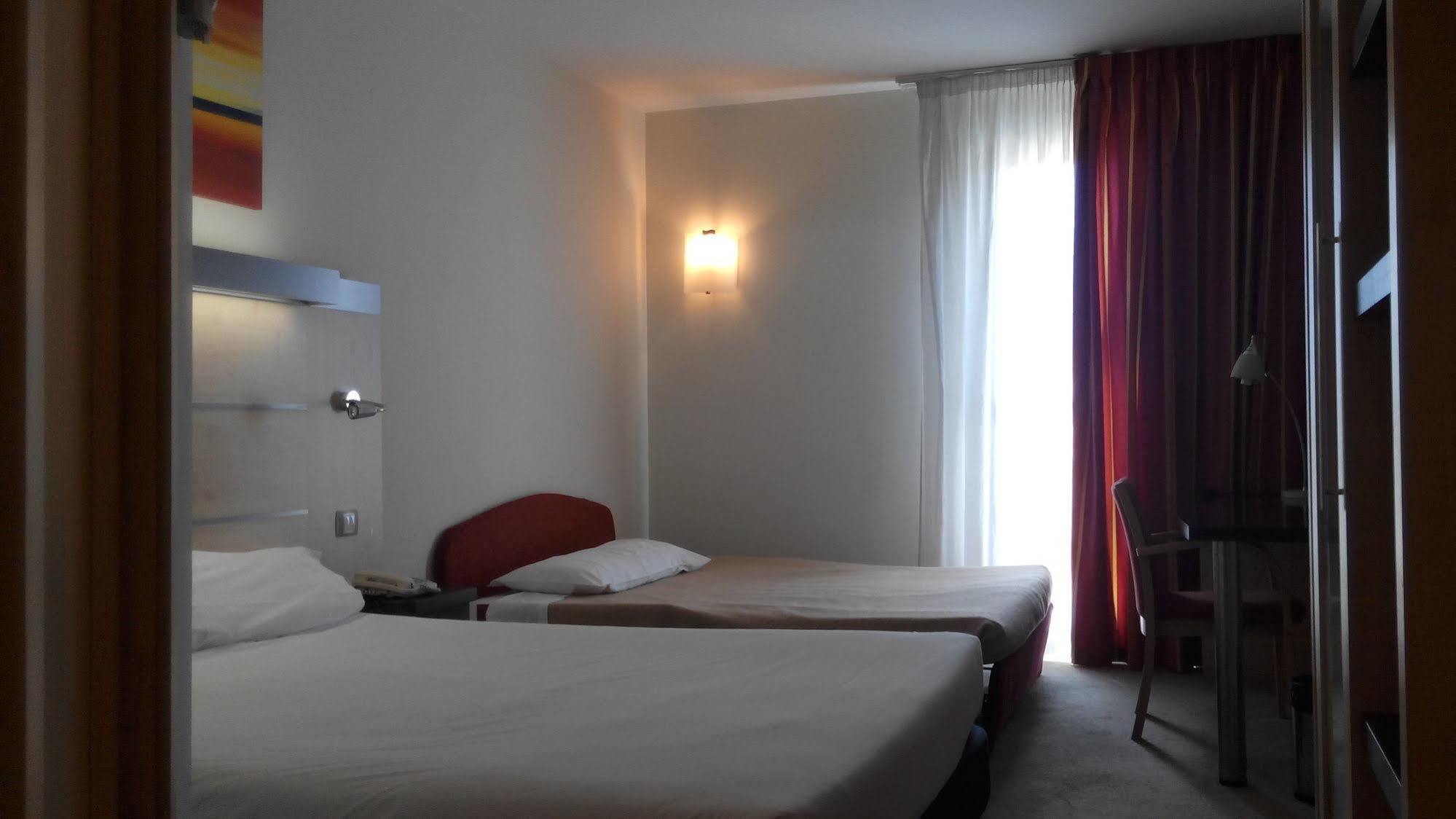 Girona 3 Hotel