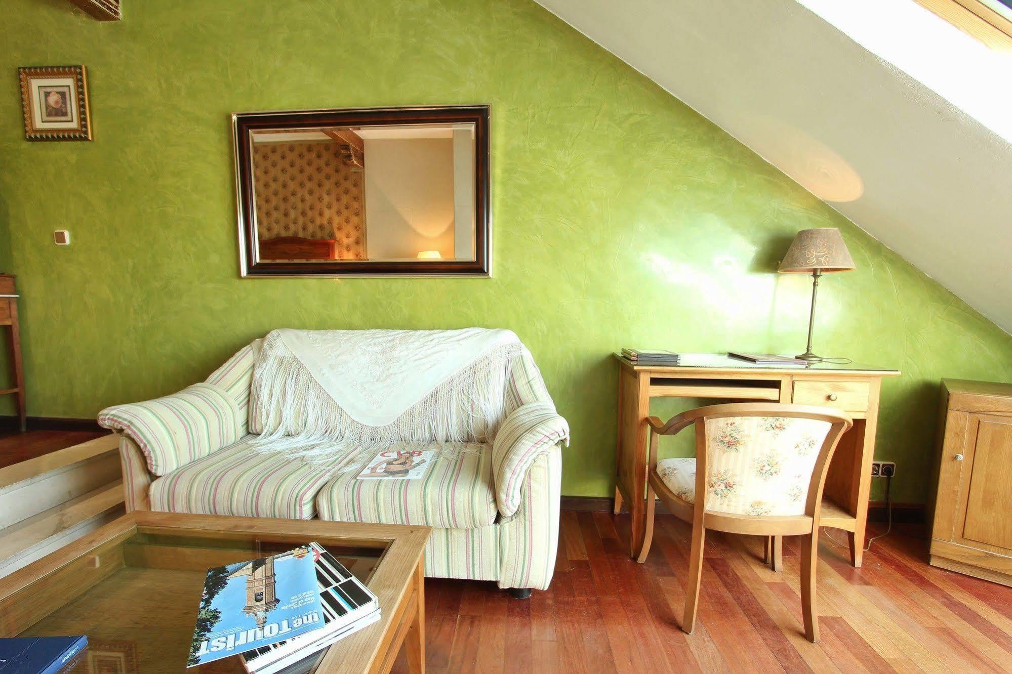 Alabardero Hotel