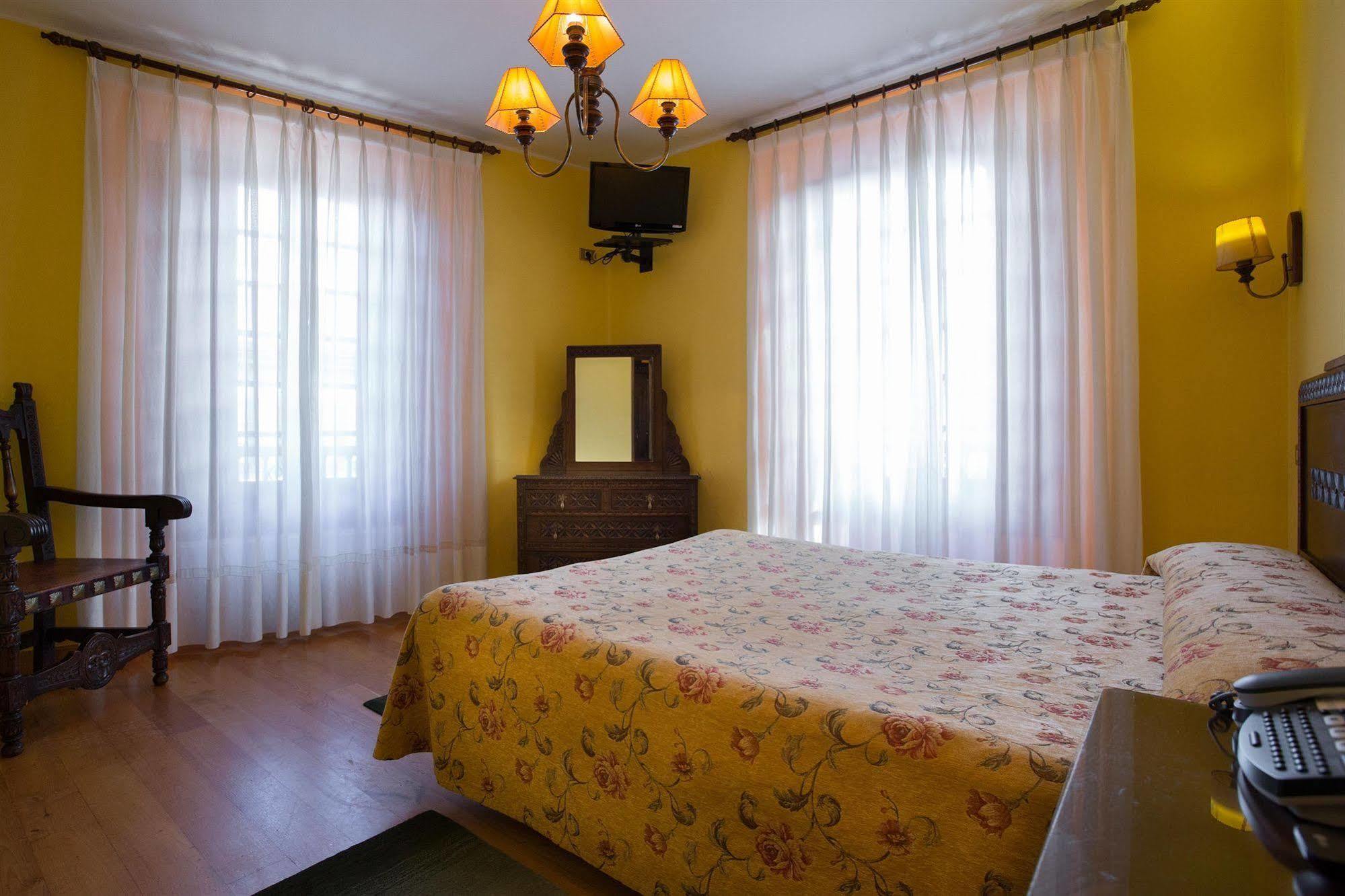 Casa España Hotel Villaviciosa (Asturias)