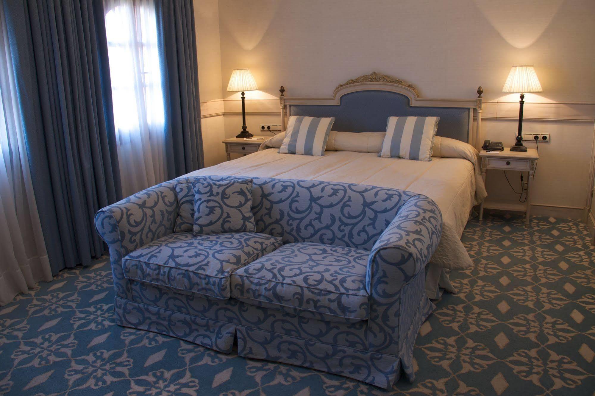 Hotel Eugenia De Montijo, Autograph Collection