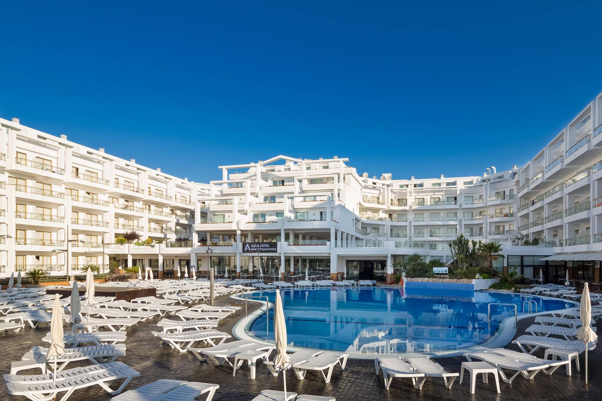 Aqua Aquamarina & Hotel 4*