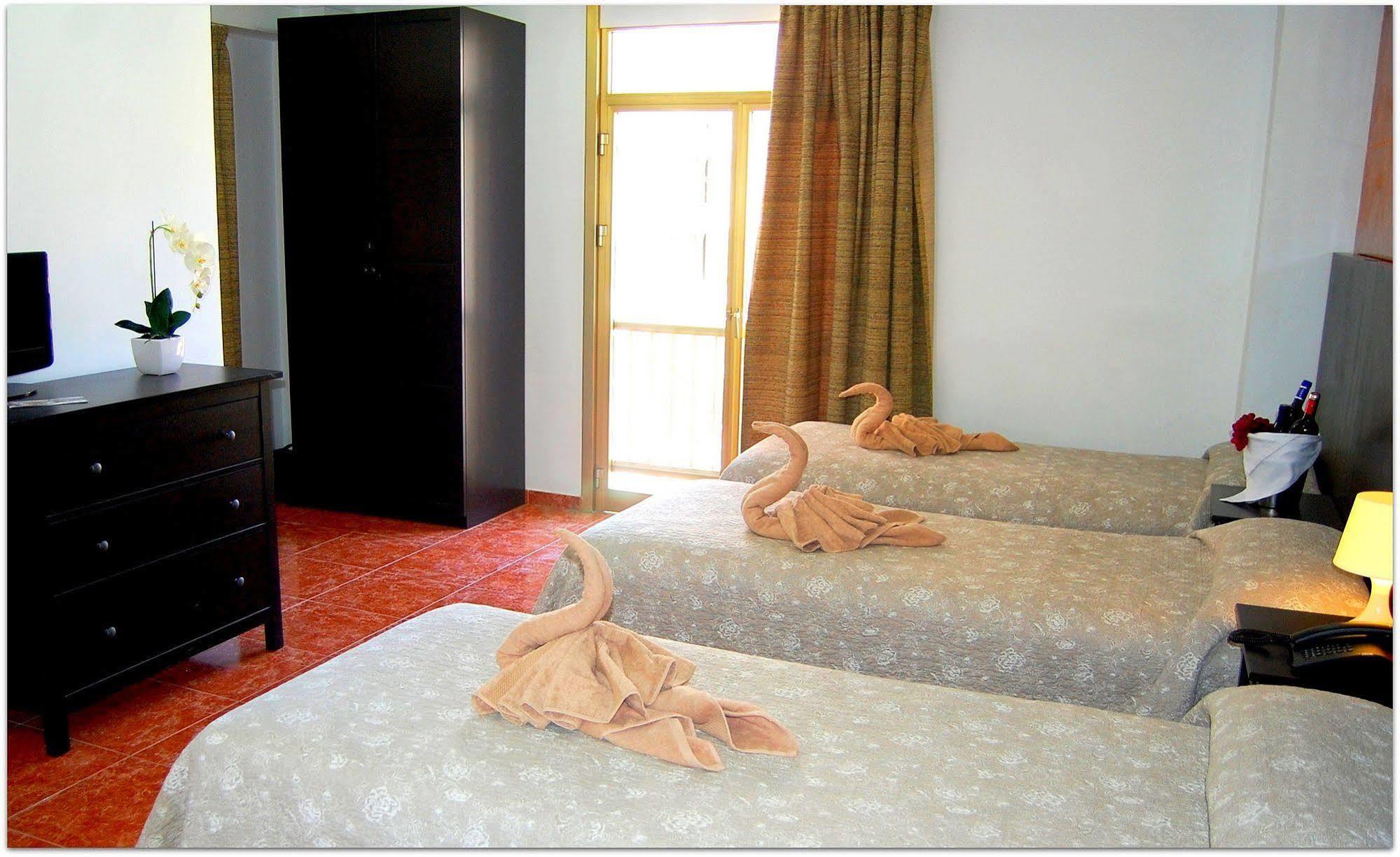 Hotel Adonis Capital 2*