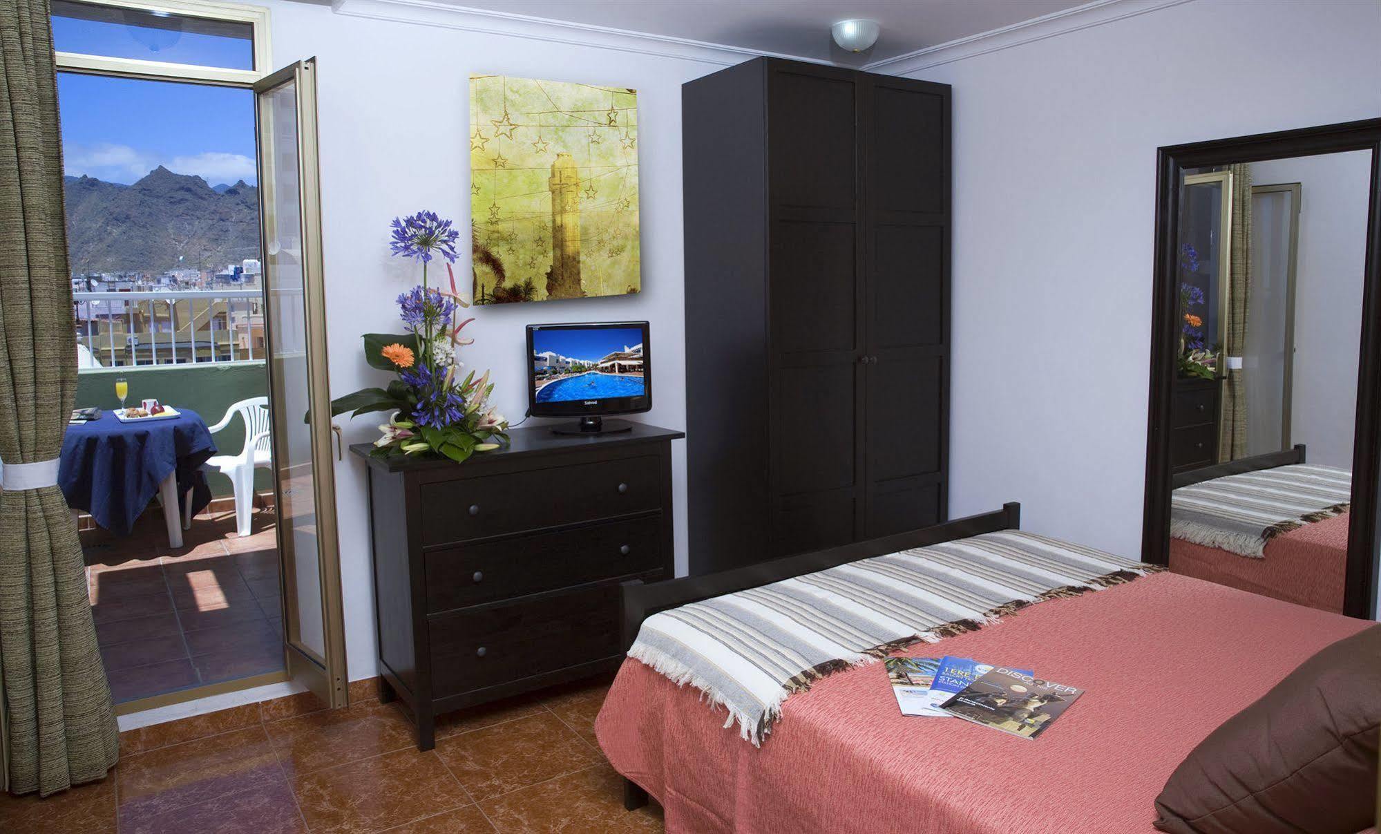Adonis Capital Hotel