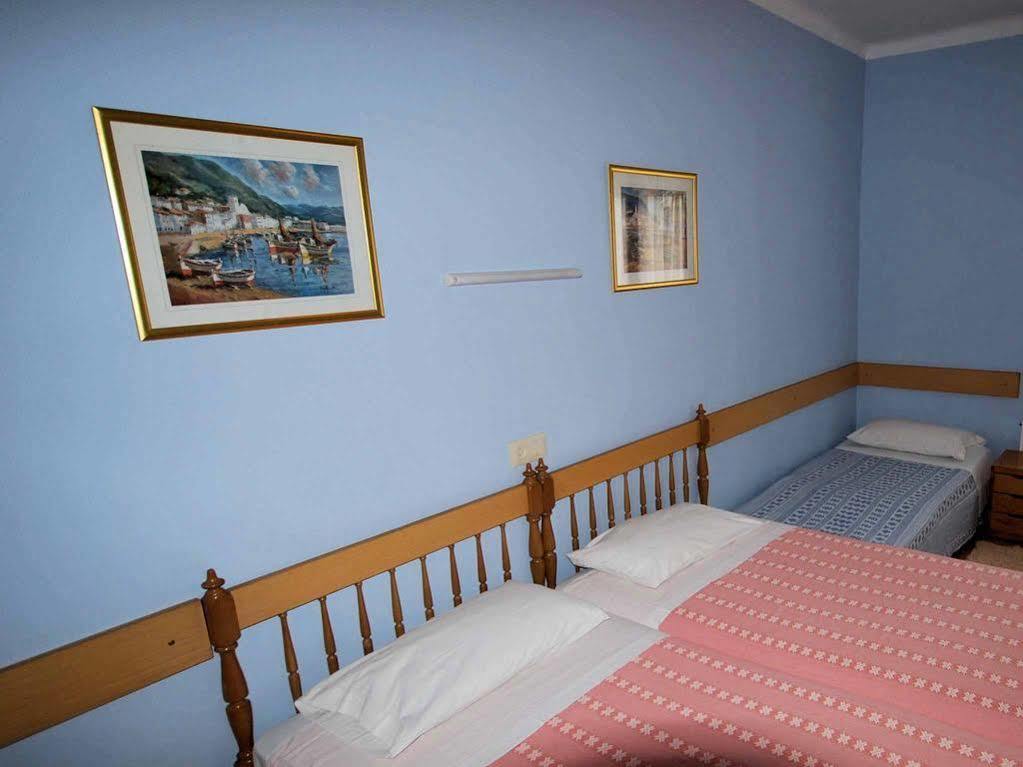 Guest house Fabrellas 2*