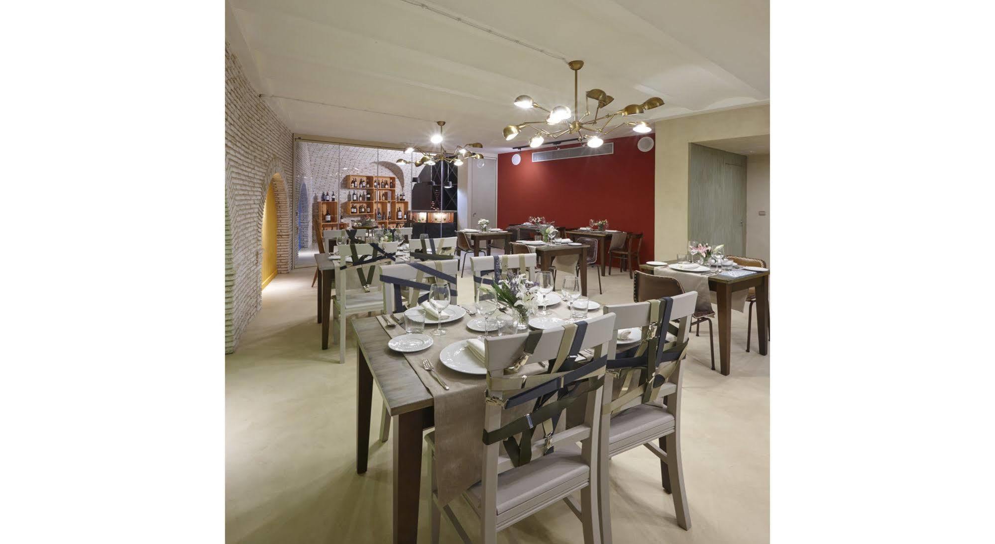 Hotel Galeria Essentia 2*