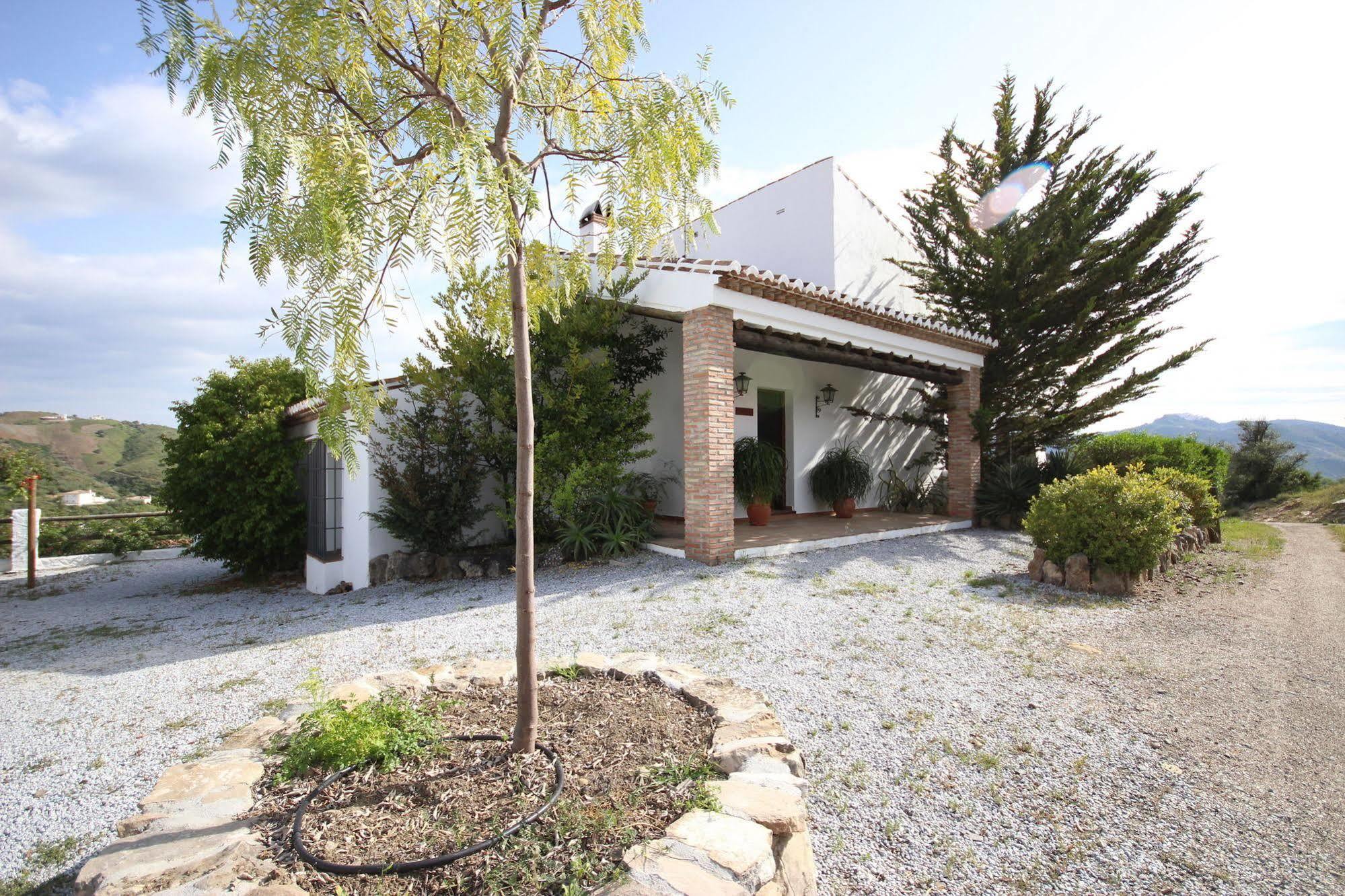 Casas De Cantoblanco * Viñuela