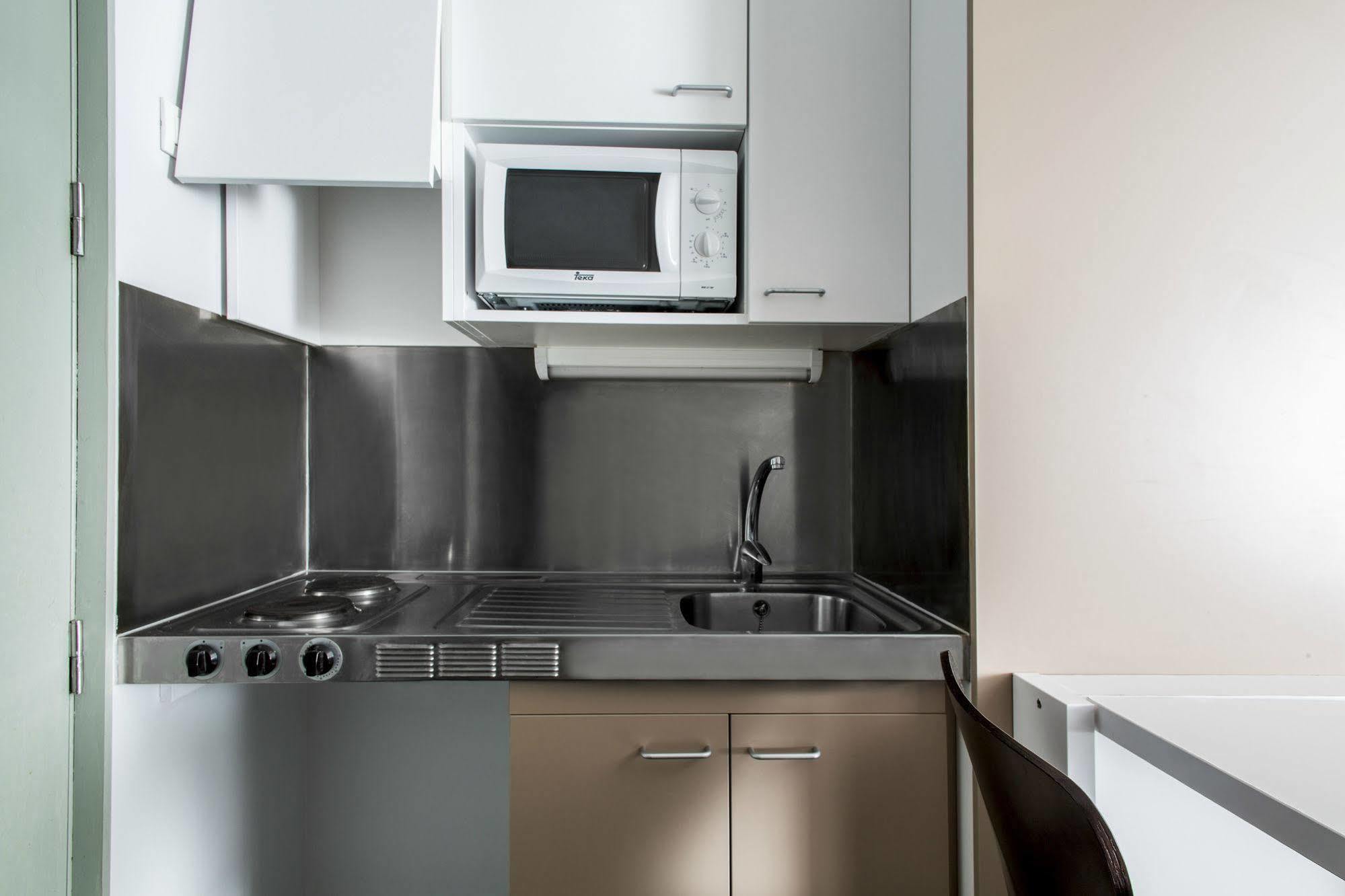 Residencia Universitaria Resa Roberto De Nobili Apartment