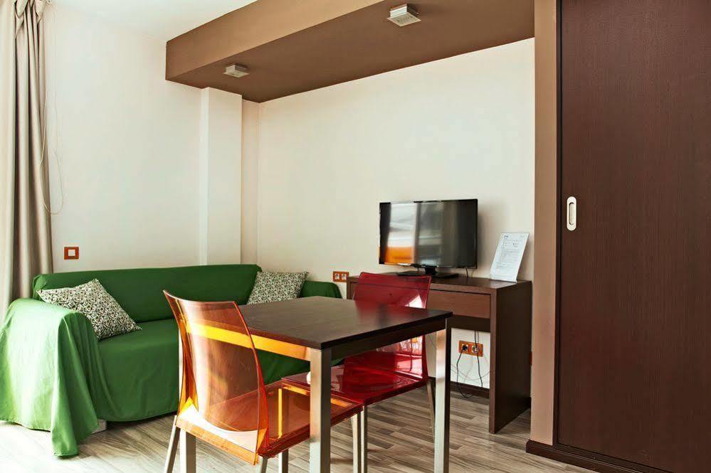 Ginosi Basics Centric Apartel Hotel