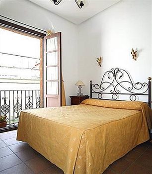 Casa Palacio De Leones *
