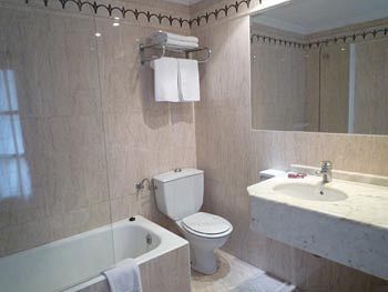Lauaxeta Hotel *