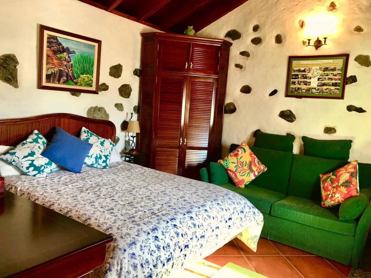 Casita Roque Nublo * Tejeda (Gran Canaria)