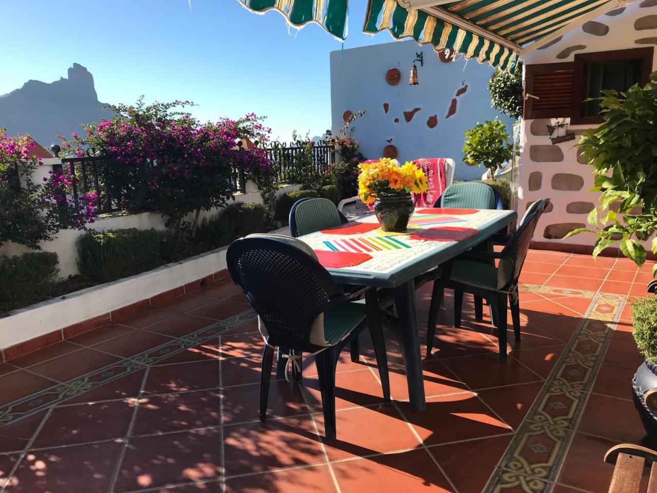 Casita Roque Nublo * Tejeda (Gran Canaria)