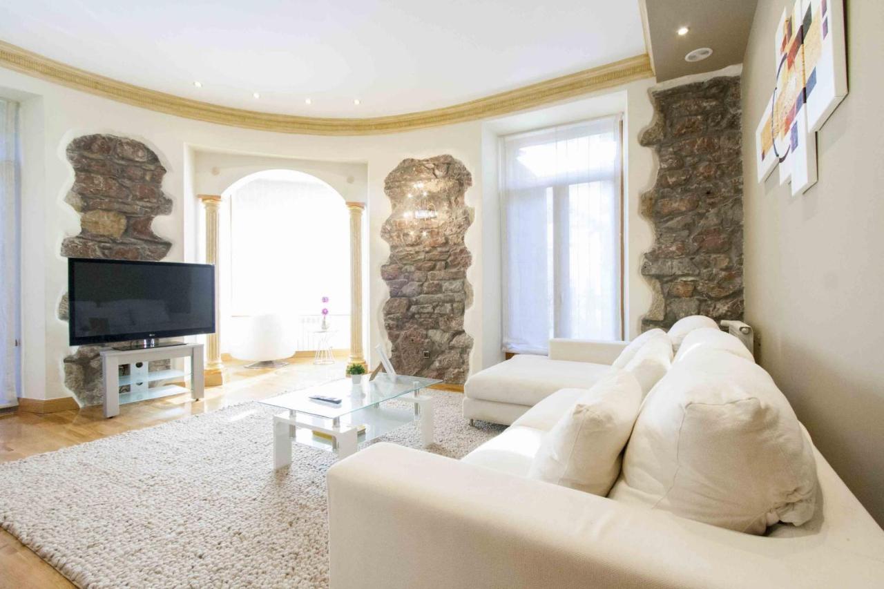 The Collection | Camelot * San Sebastian