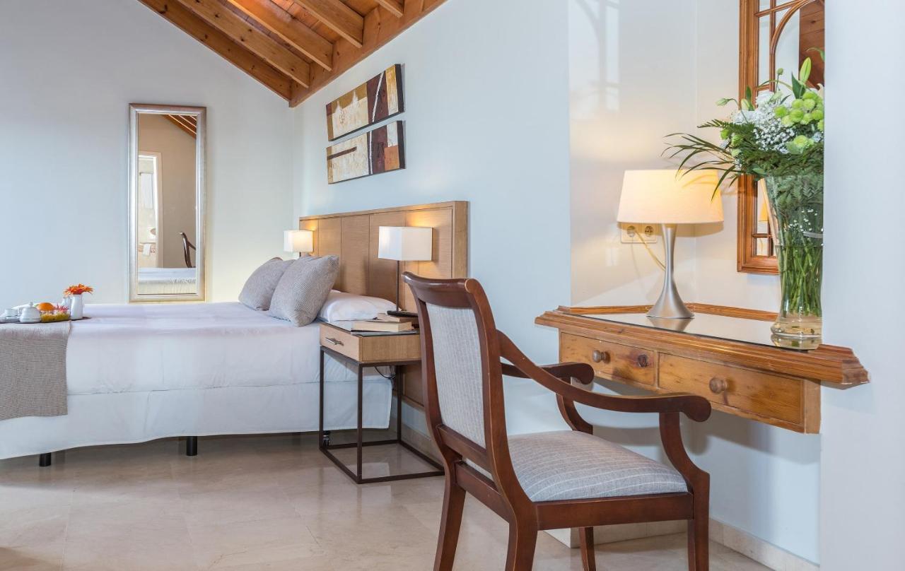 Ona Alanda Club Apartahotel 4*