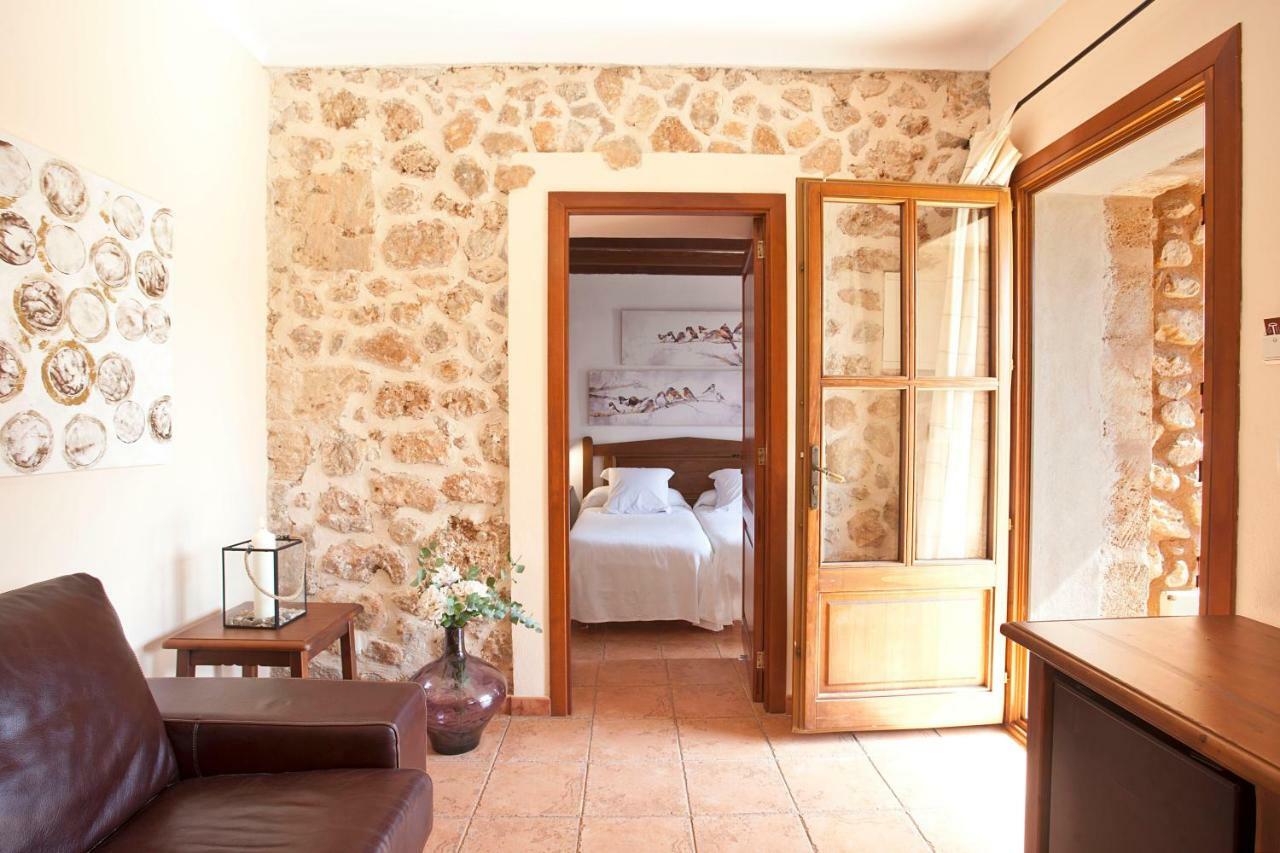 Es Quatre Cantons Farm stay *