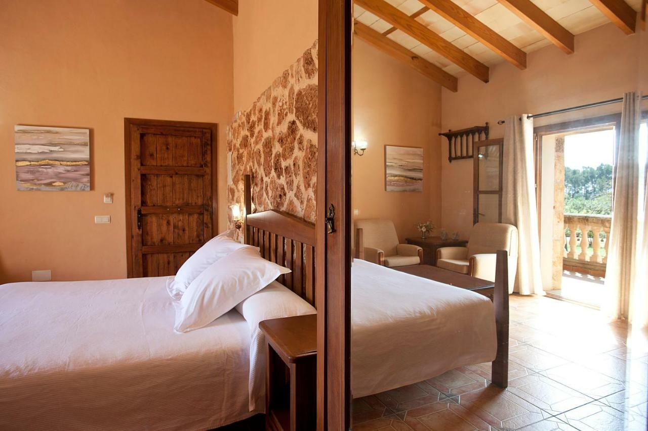 Es Quatre Cantons Farm stay *