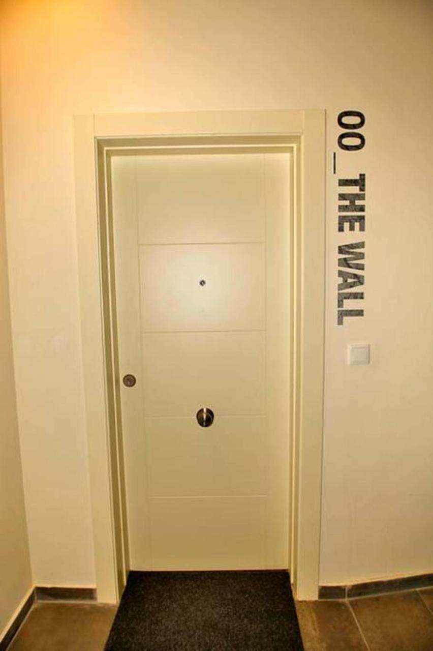 The Wall - New Apartamento *