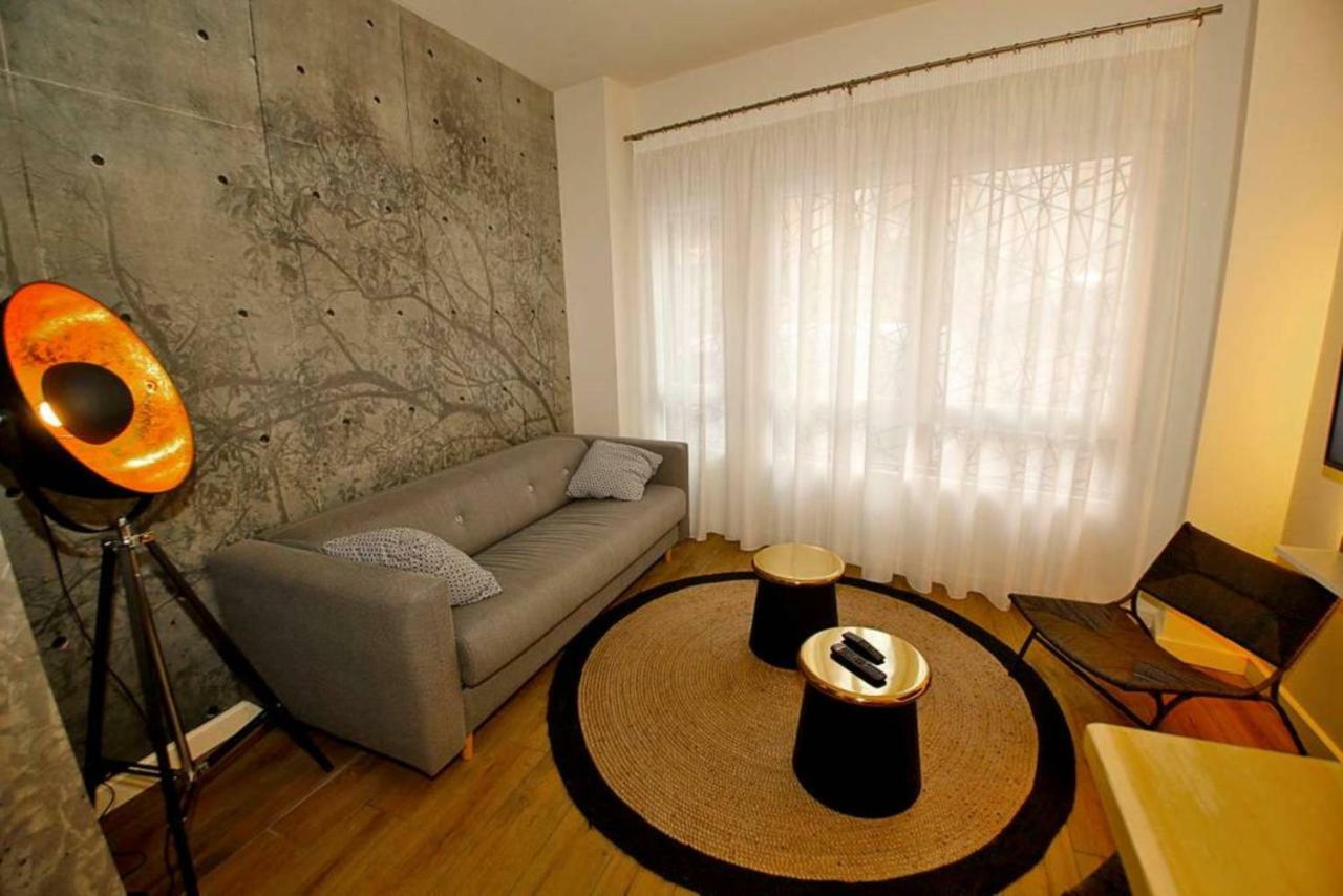 The Wall - New Apartamento