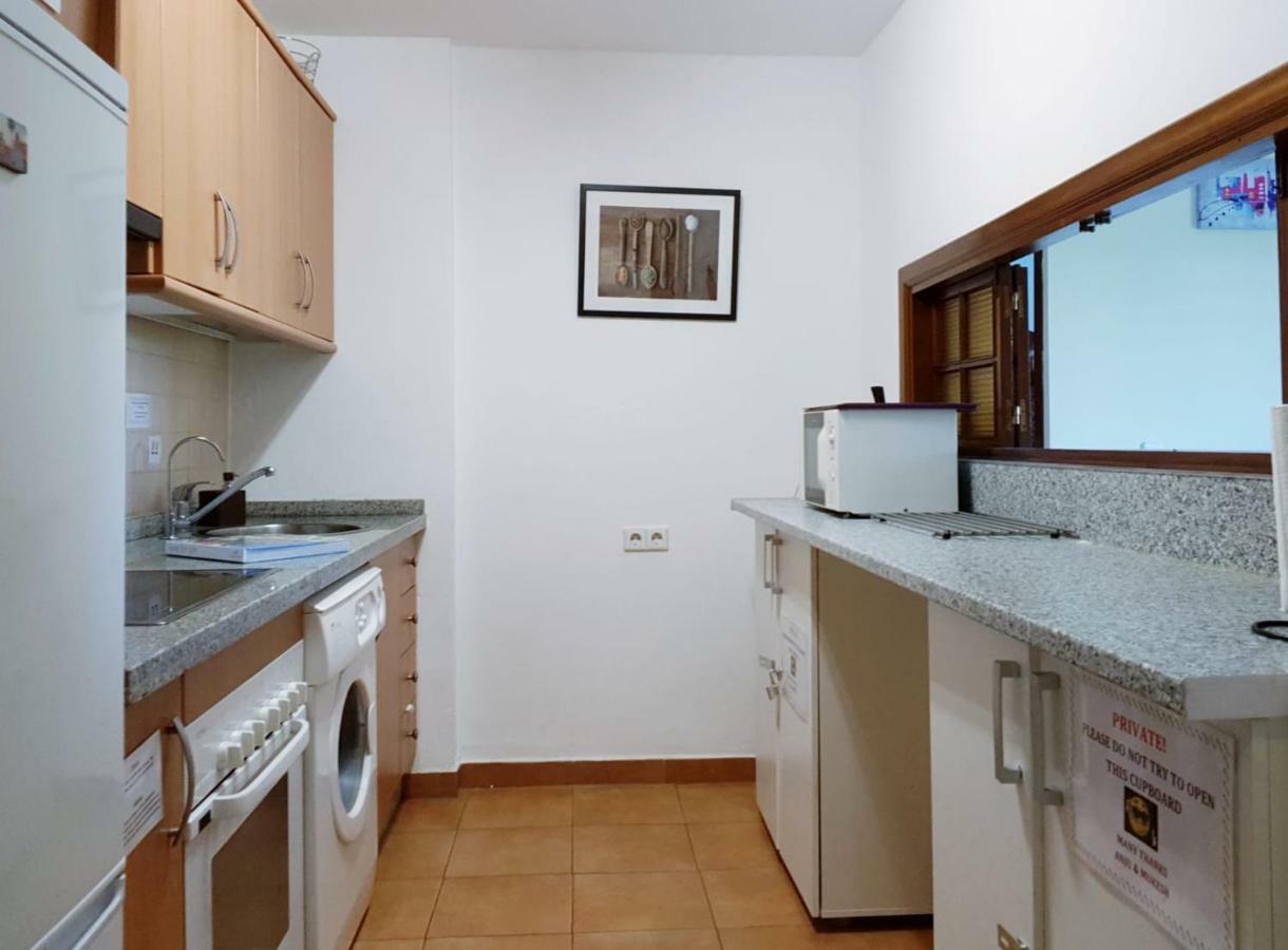 Mansion Alhamar - 2 Bedroom, Frontline Beach, Mountain Views, Full Size Pool, Tennis Courts, Close To Shops, On-site Bar & Chiringuito