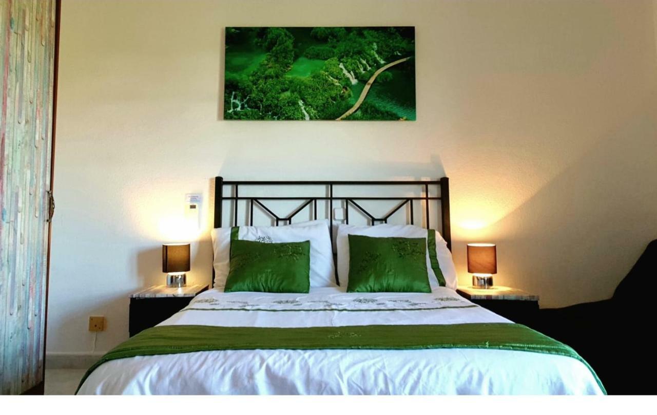 Mansion Alhamar - 2 Bedroom, Frontline Beach, Mountain Views, Full Size Pool, Tennis Courts, Close To Shops, On-site Bar & Chiringuito