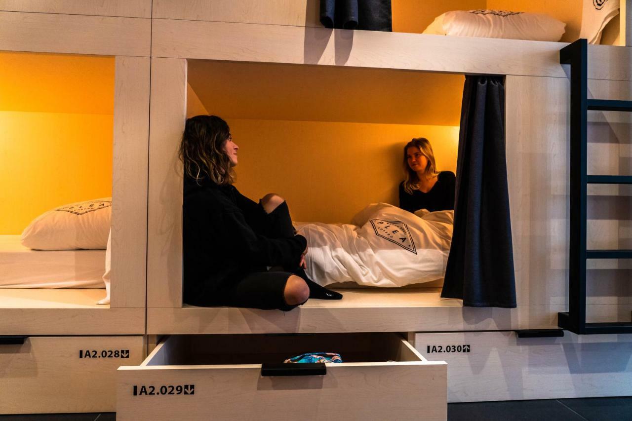 Plea House Hostal *
