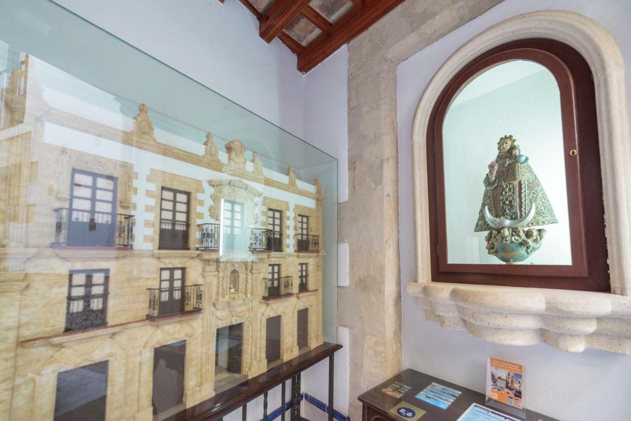 Casa Palacio De Leones