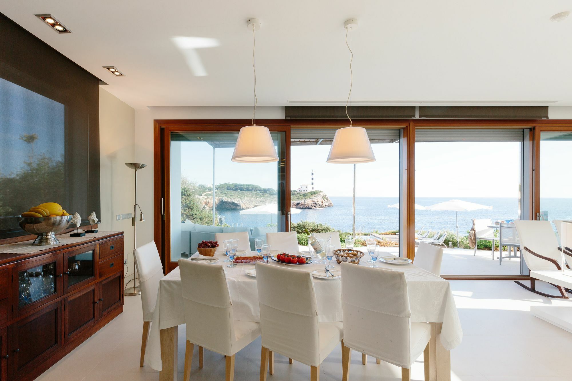 Sea Front Luxurious Villa *