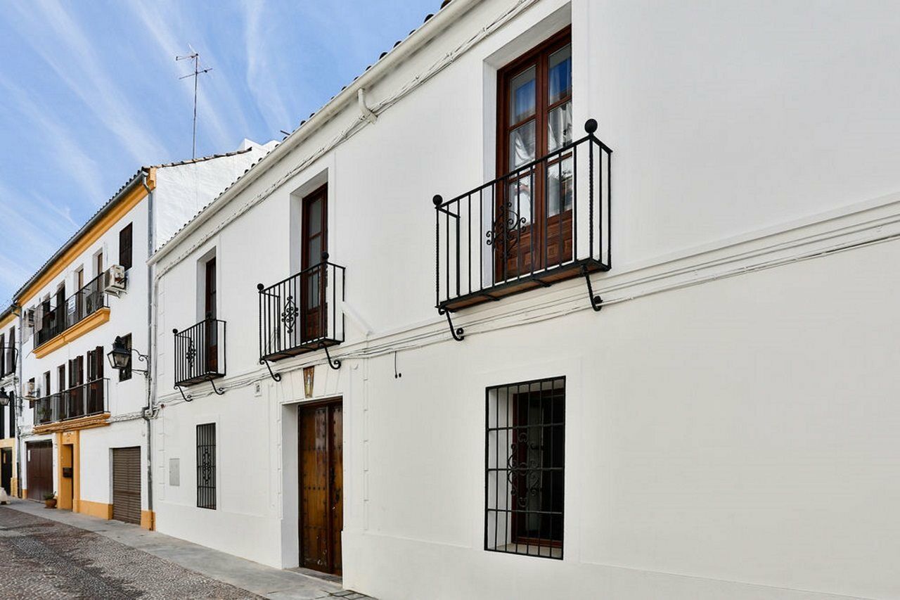 Urban Vida Alcazar *