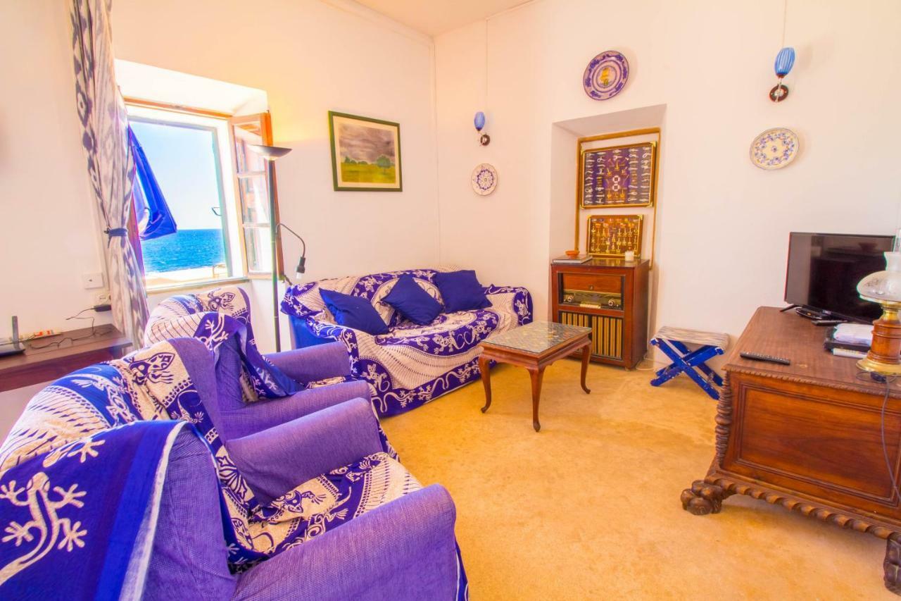 Authentic Fisherman's House On The Seafront Holiday home