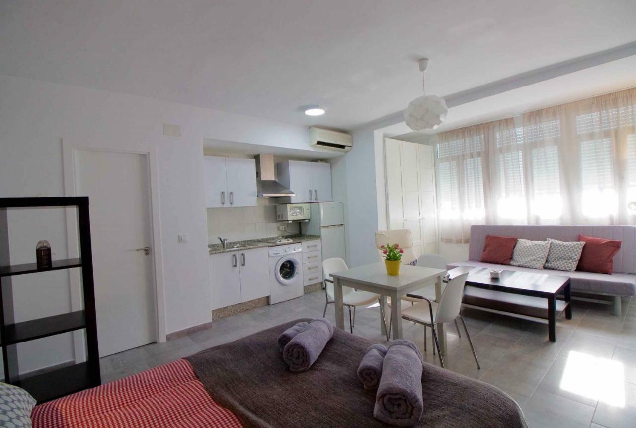 Estudio Centrico Metros De La Playa Con Aire By Lightbooking