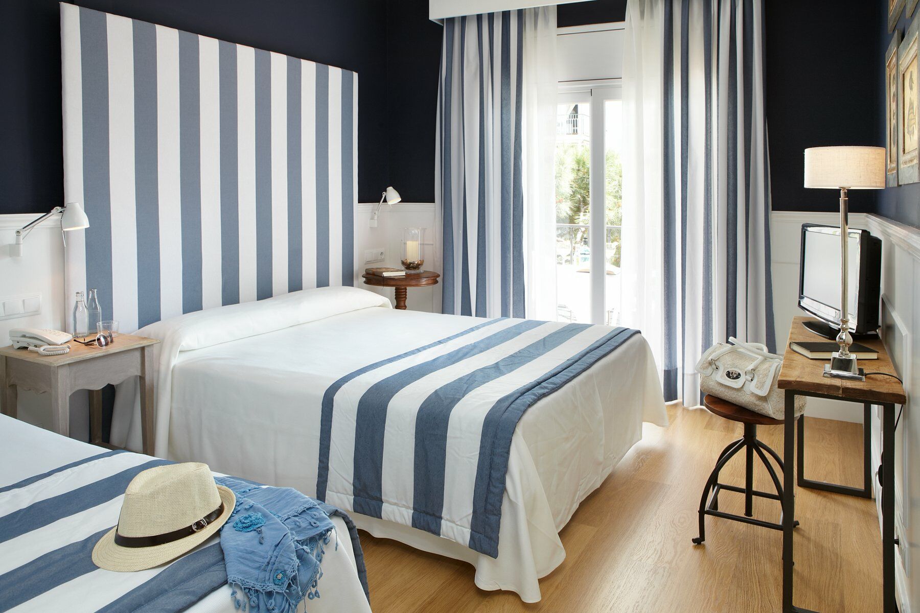 Adonis Pelinor Hotel 2*