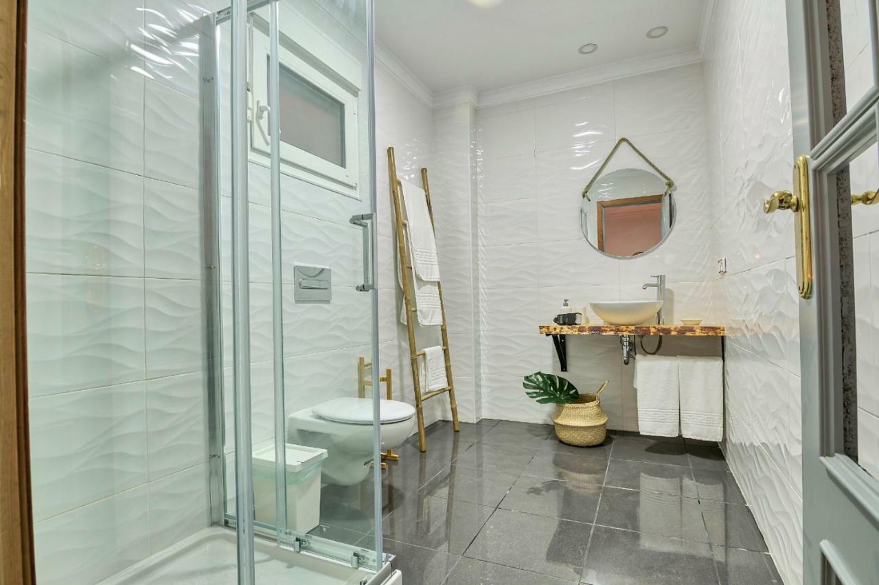 Roomqueo-only Adults Hotel *