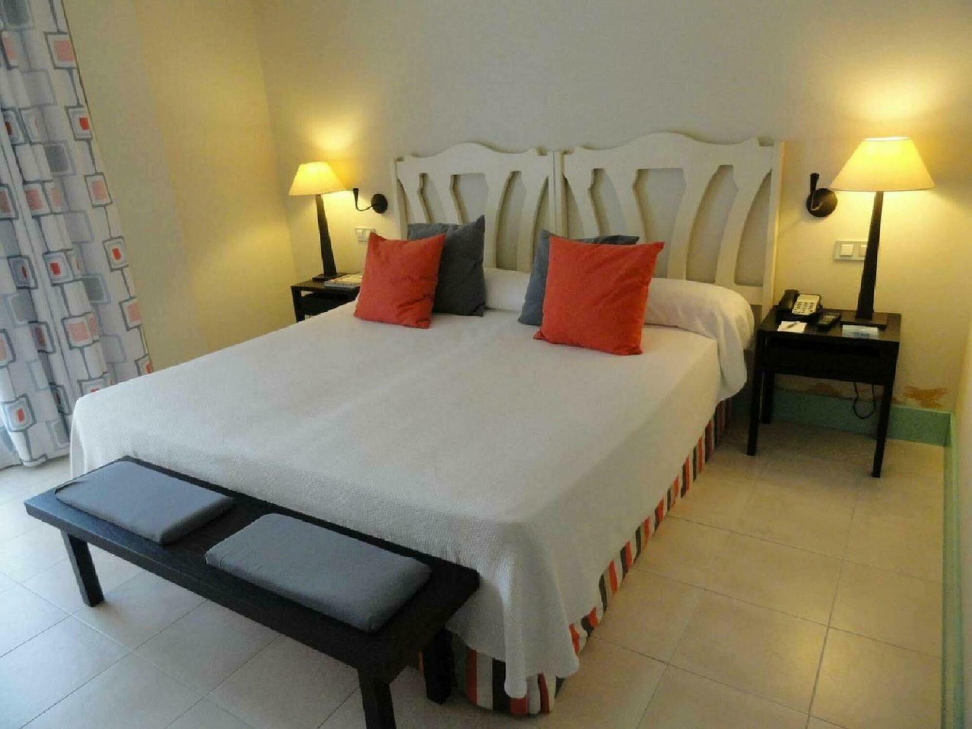 Hotel Encinar De 4*